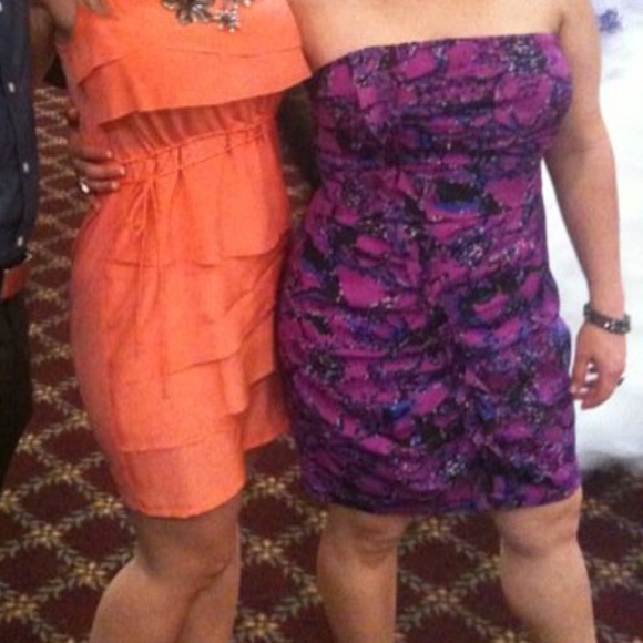 BCBG mini dress fitted with ruffle strapless - Picture 3 of 3